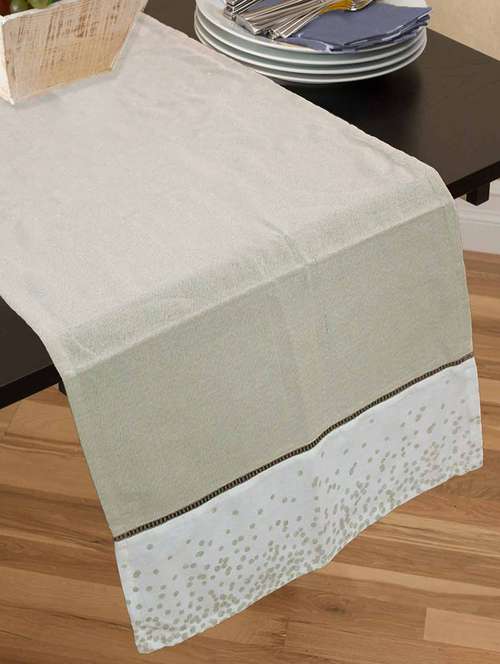 table runner - 12451789 - Very Small Image - 1