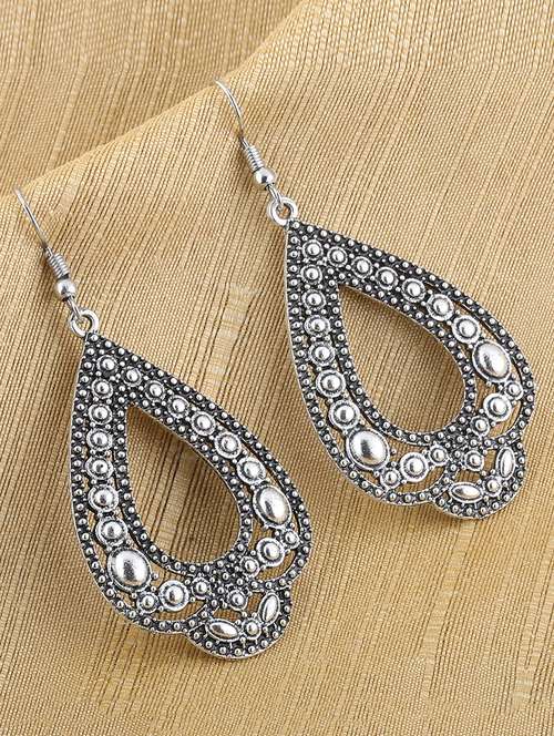 silver metal drop earring - 16774619 - Very Small Image - 1