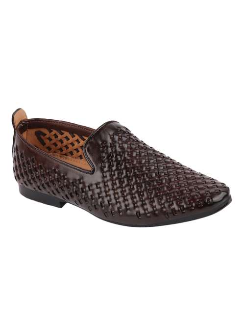 brown slip on jutis - 16942924 - Very Small Image - 1