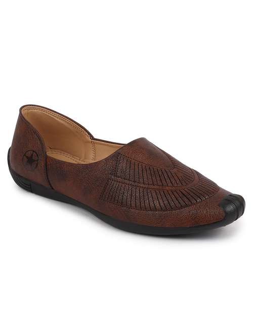 brown slip on jutis - 16942926 - Very Small Image - 1