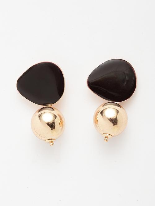 black metal drop earring - 17428162 - Very Small Image - 1