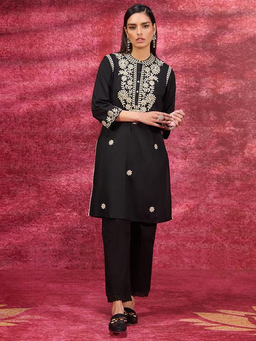 women embroidered straight kurta - 21452030 - Very Small Image - 1
