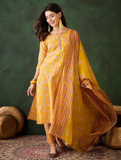 women three quarter sleeve kurta pant with dupatta set - 21683627 - Very Small Image - 1