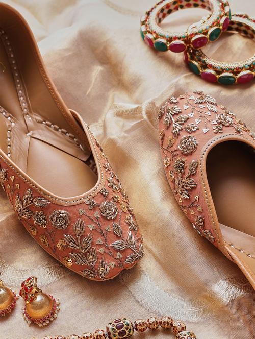 women embroidered slip on juttis - 21943254 - Very Small Image - 1