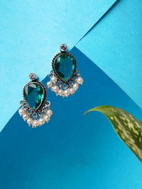 crystals studded and beaded circular stud earrings - 22014502 - Very Small Image - 1