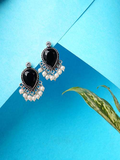 crystals studded and beaded circular stud earrings - 22014507 - Very Small Image - 1