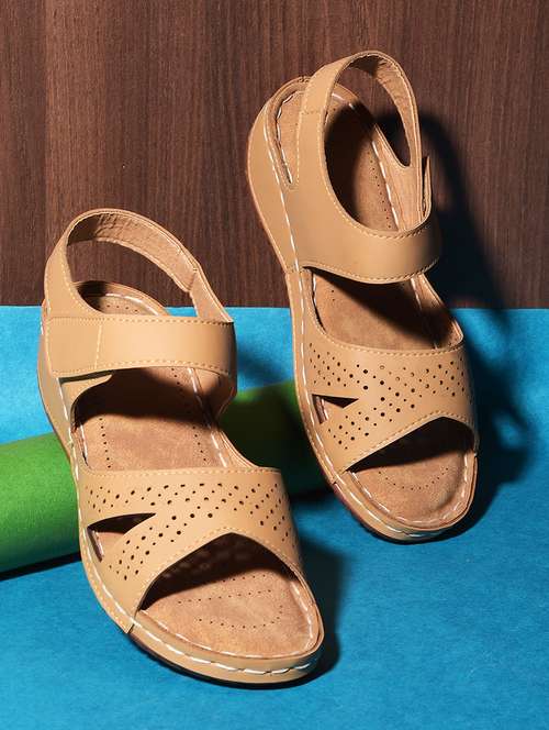 women solid back strap wedge - 22030165 - Very Small Image - 1