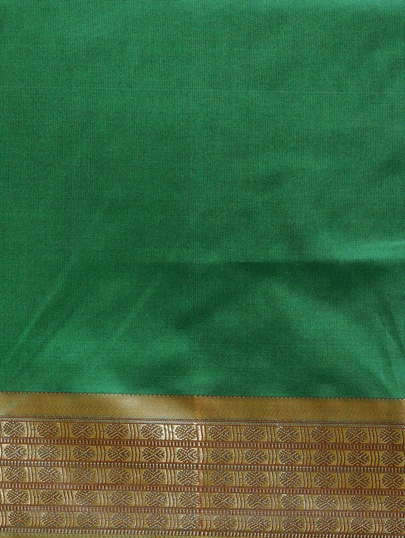 green silk blend banarasi saree with blouse - 18212947 - Zoom Image - 3