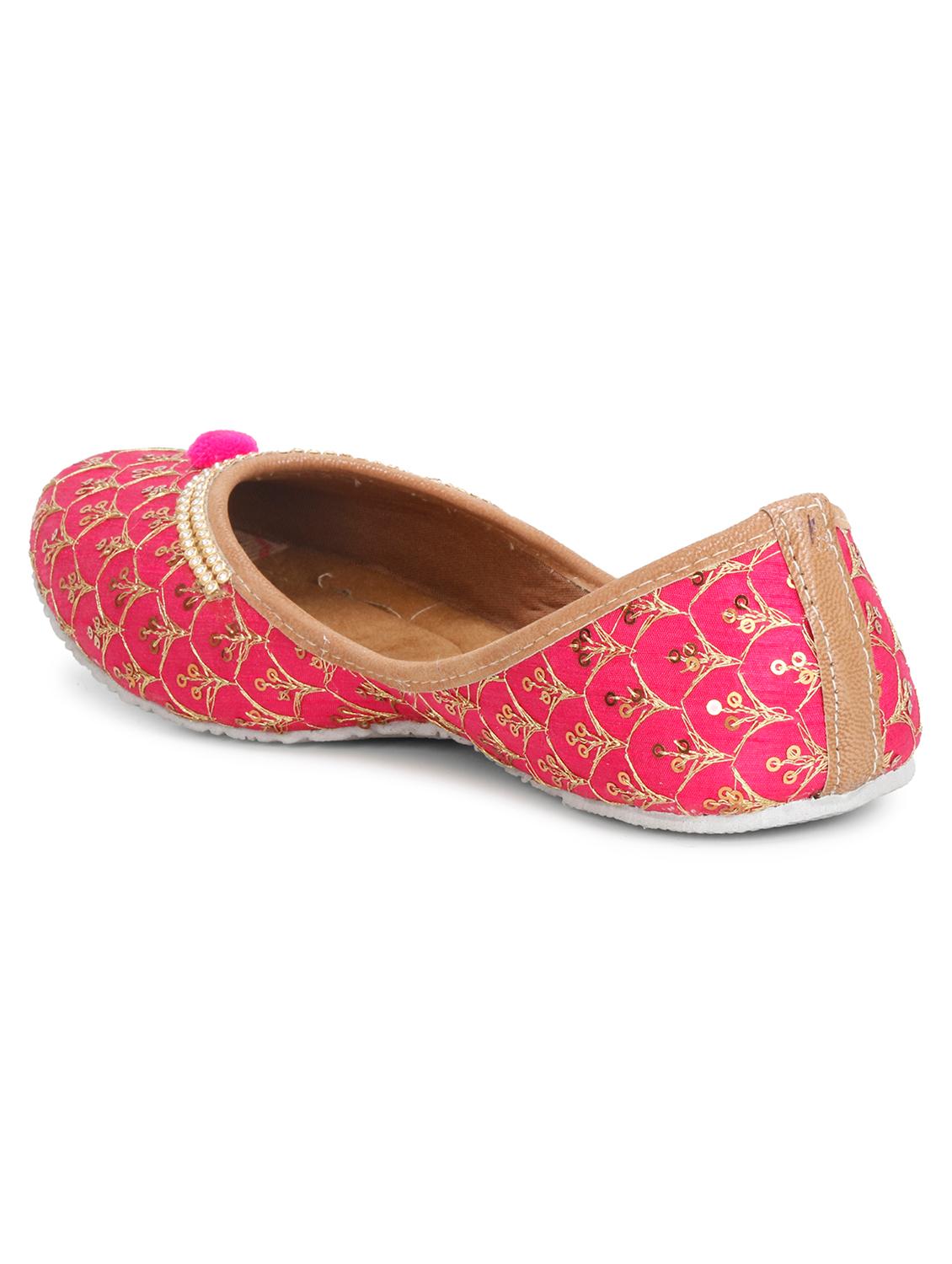 women embroidered jutis - 19436584 - Zoom Image - 3
