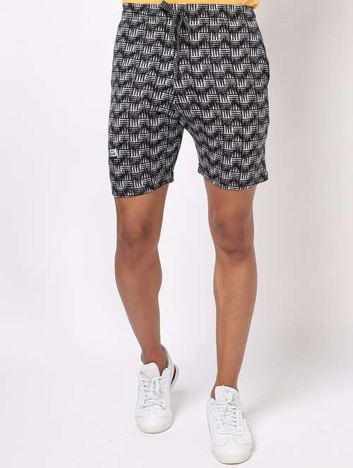 mid rise abstract printed shorts - 20410143 - Very Small Image - 1