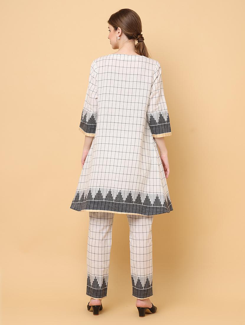women off-white checks v neck co-ord sets - 20826544 - Zoom Image - 3