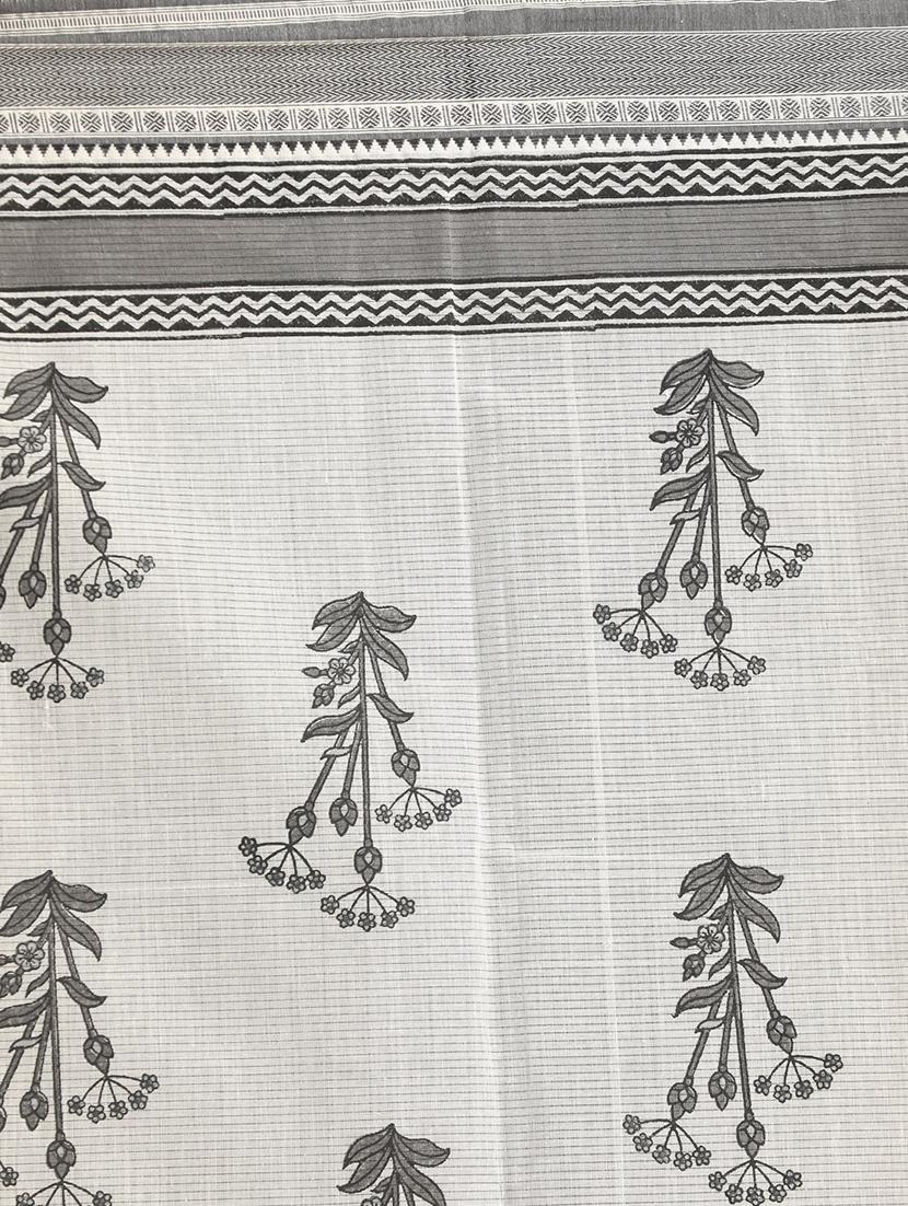 white handloom saree with blouse - 21272524 - Zoom Image - 4