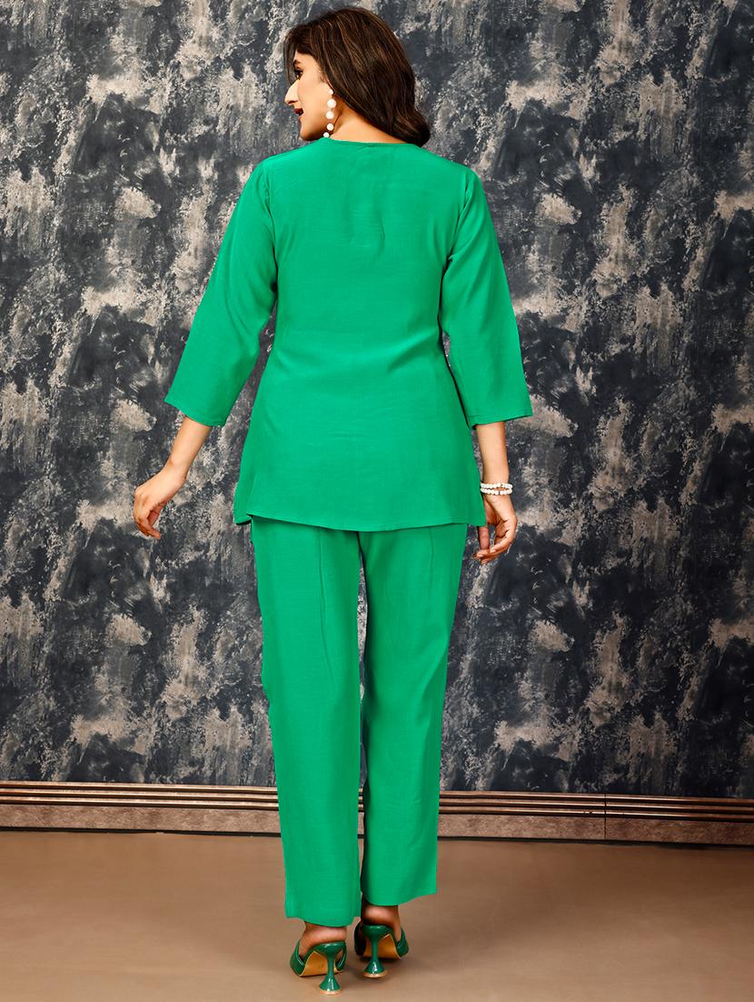 komarri elegant embellished crossover top with tie up belts with straight pants set in moroccan crepe - green - 21328825 - Zoom Image - 3
