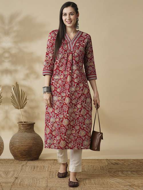 globus women maroon allover floral printed v-neck pleated calf length kurta - 21378963 - Very Small Image - 1