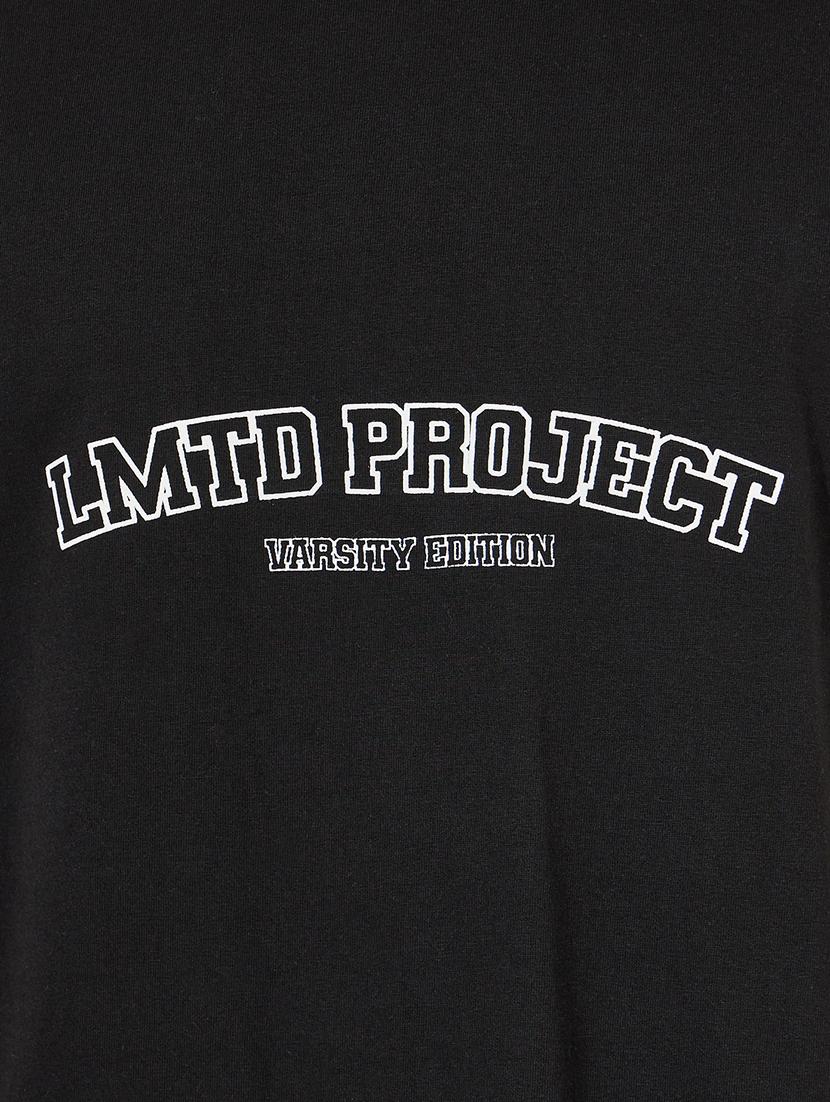 men black typographic print oversized t-shirt & track pant co-ord with side slit - 21457093 - Standard Image - 4