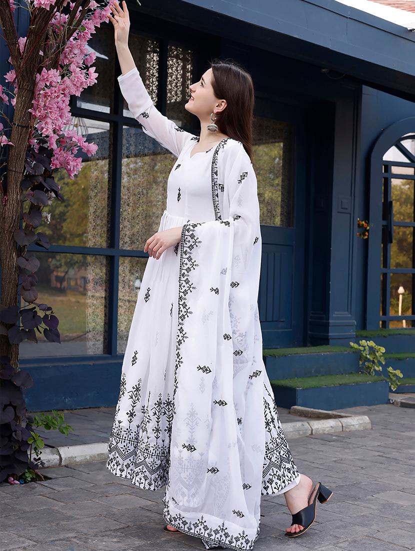 women embroidered kurta dupatta set - 21483644 - Zoom Image - 2