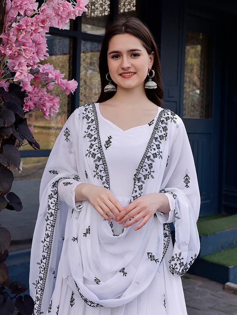 women embroidered kurta dupatta set - 21483644 - Standard Image - 4