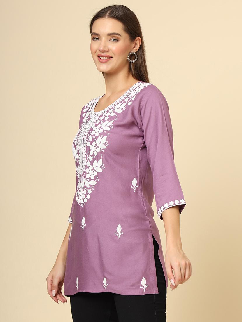 women round neck chikankari regular tunic - 21484861 - Zoom Image - 2