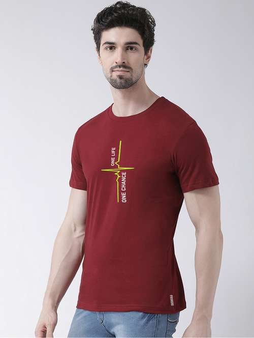 men round neck chest print t-shirt - 21493922 - Very Small Image - 1