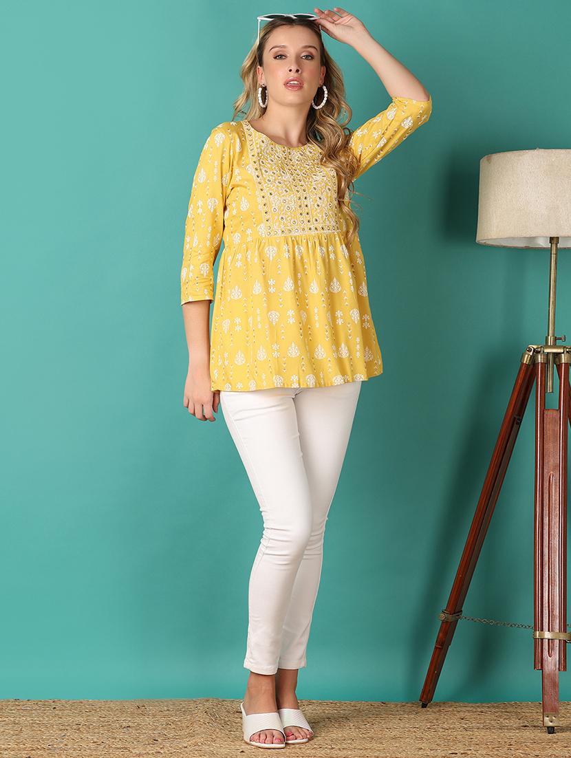 women three quarter sleeve flared kurti - 21500951 - Zoom Image - 3