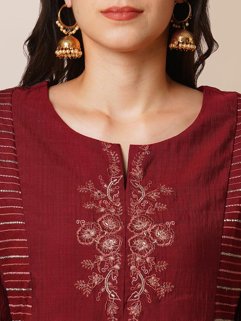 women maroon notch neck a-line kurta - 21521909 - Zoom Image - 4