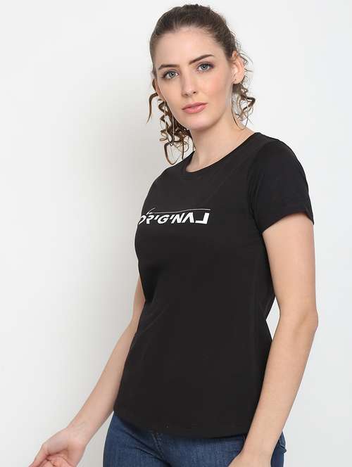 women round neck chest print t-shirt - 21615249 - Very Small Image - 1