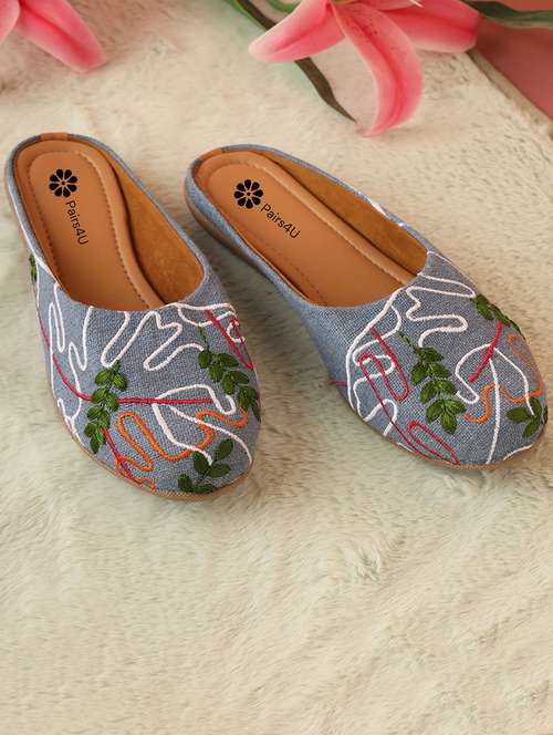 women embroidered slip on mojaris - 21662958 - Very Small Image - 1