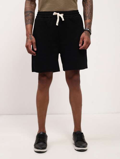 men solid mid rise regular fit shorts - 21696095 - Very Small Image - 1