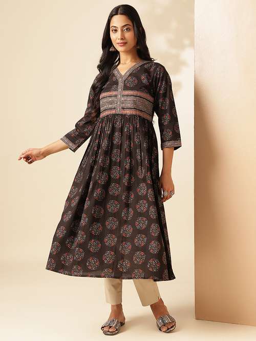 women three quarter sleeve flared kurta - 21909593 - Very Small Image - 1