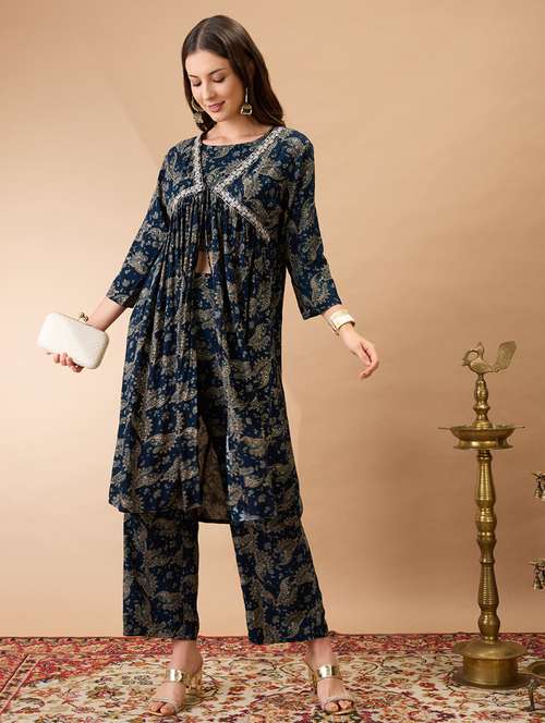 women blue paisley printed crop top with straight pant & v-neck flared shrug co-ords set - 21980215 - Very Small Image - 1