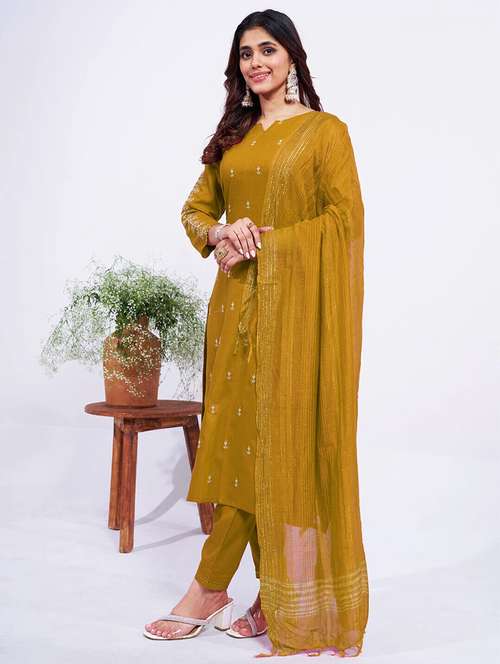 women embroidered three quarter sleeve kurta pant with dupatta set - 22014240 - Very Small Image - 1