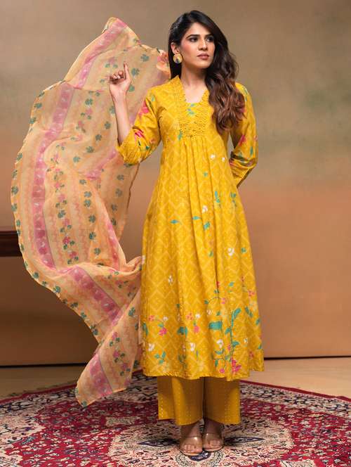 women printed three quarter sleeve kurta pant with dupatta set - 22183373 - Very Small Image - 1